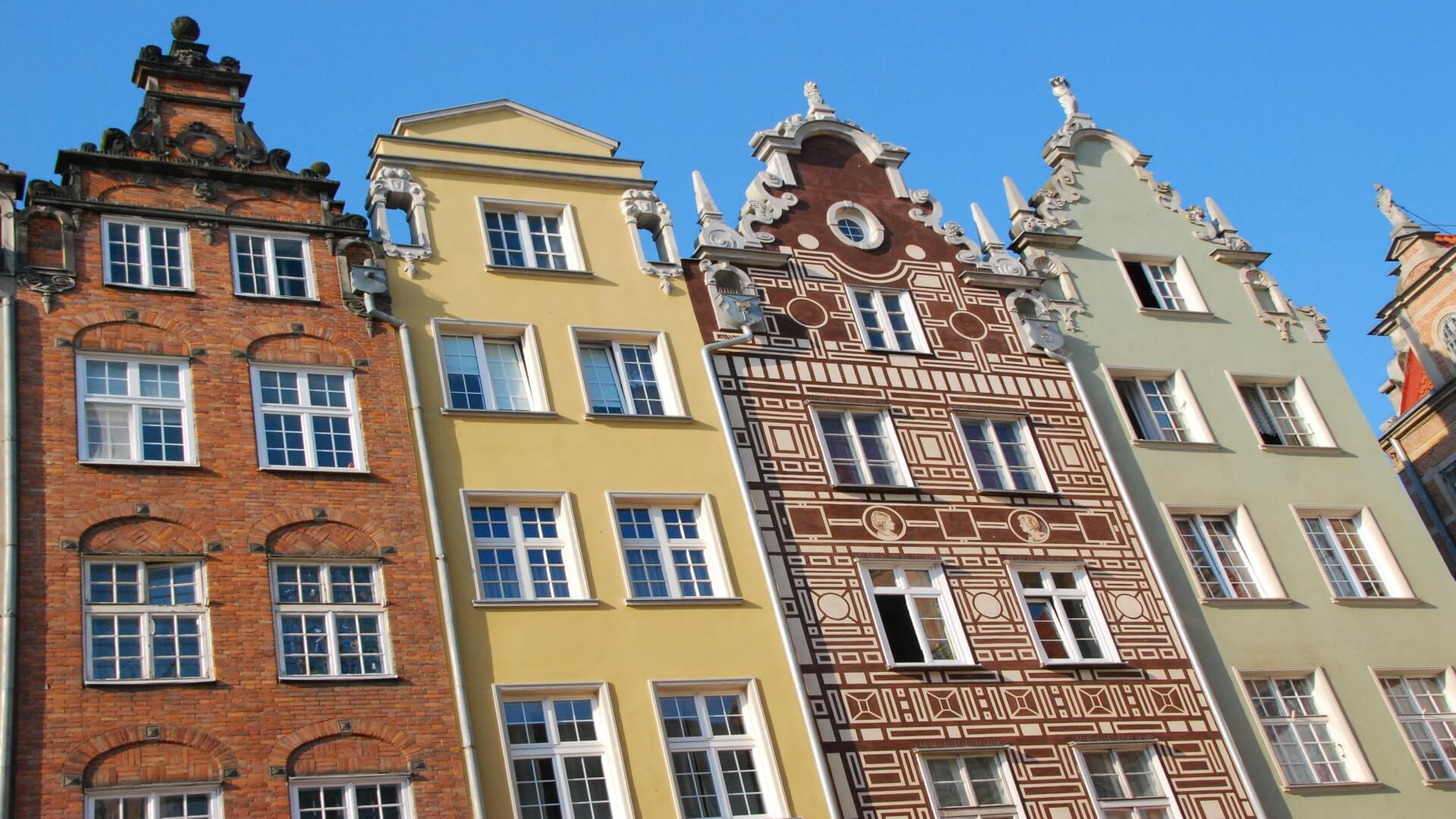 Merchants houses at Long Market Street (Długi Targ) in Old Town. They may all be decorated but they were built with Dutch bricks. Merchants houses at Long Market Street (Długi Targ) in Old Town. They may all be decorated but they were built with Dutch bricks.